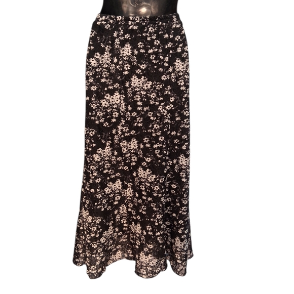TanJay Elegant Black and White Floral Maxi Skirt 6790 - Picture 2 of 5